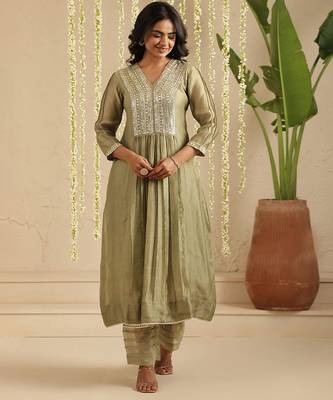 Green hand woven chanderi kurta set 4