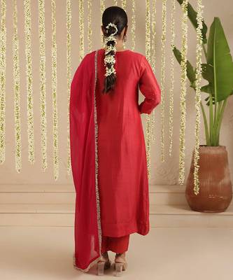 Red hand woven chanderi kurta set 4