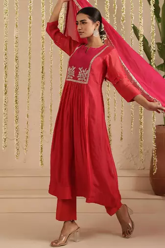 Red hand woven chanderi kurta set