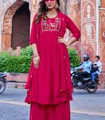 Women Mul Chanderi with thread work & Khatli Work Kurta With Trouser & With Dupatta