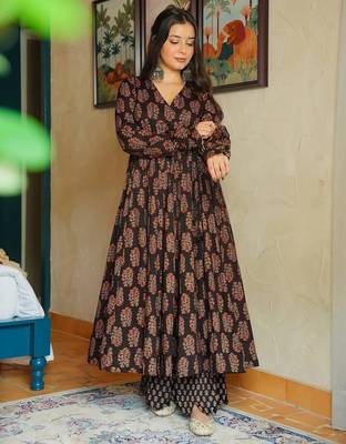 Black color stylish top with bottom for graceful party looks 1