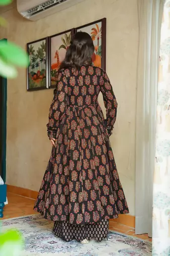 Black color stylish top with bottom for graceful party looks