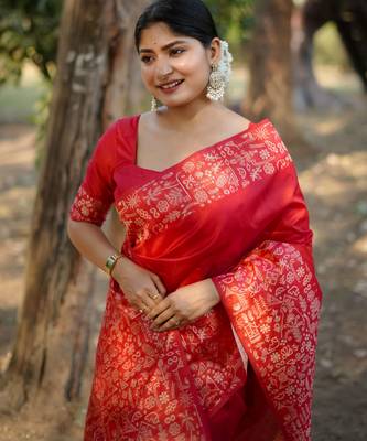 Red handloom raw silk blend ethnic partywear saree 2