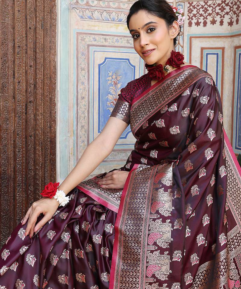 purple color woven designer ethnic silk blend fabric graceful partywear saree