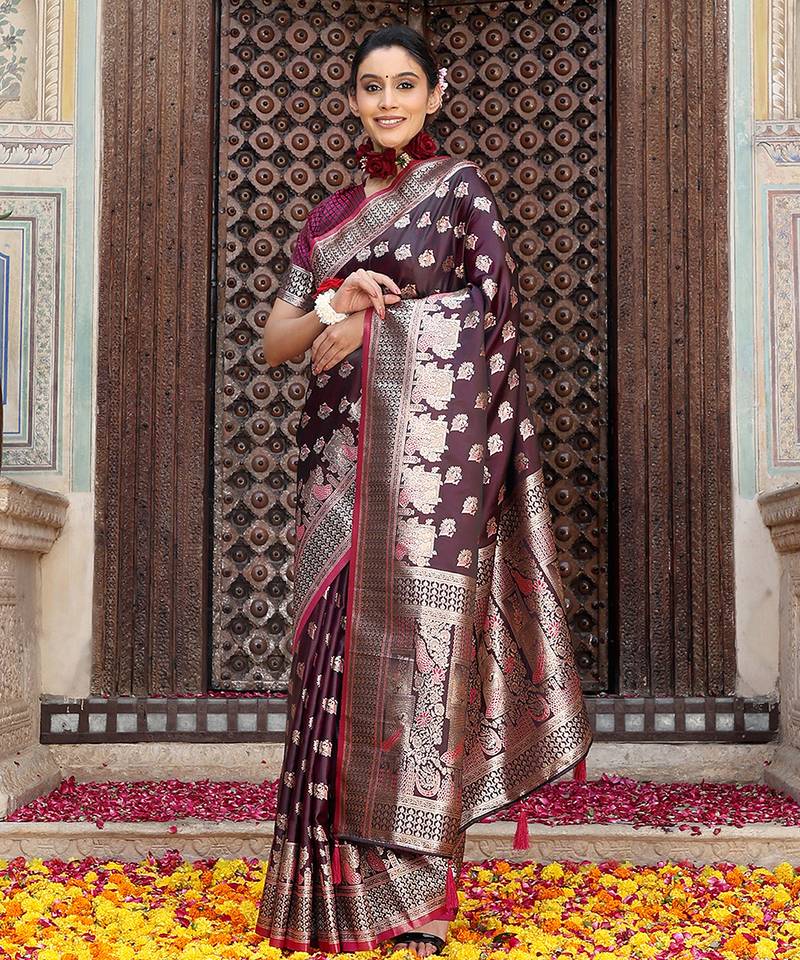 purple color woven designer ethnic silk blend fabric graceful partywear saree