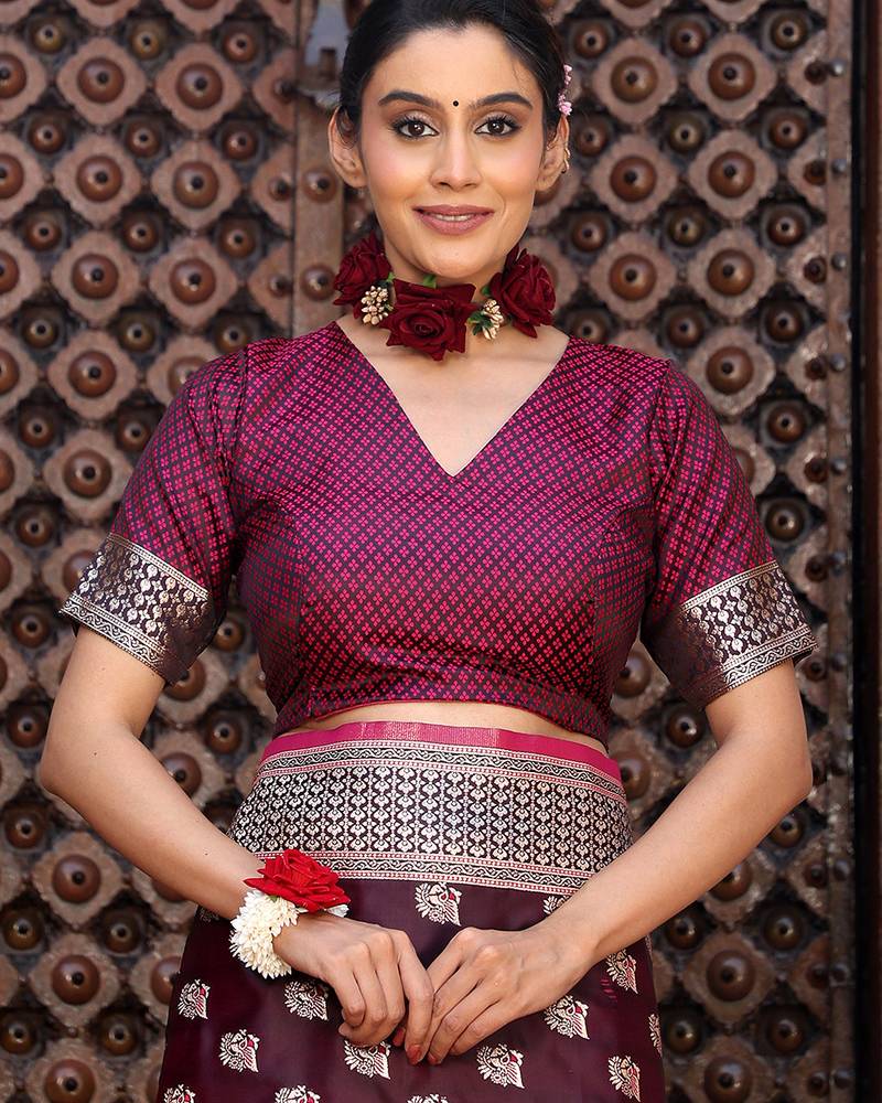 purple color woven designer ethnic silk blend fabric graceful partywear saree