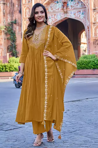 Women Mul Chanderi with thread work & Khatli Work Kurta With Trouser & With Dupatta