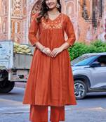 Women Mul Chanderi with thread work & Khatli Work Kurta With Trouser & With Dupatta