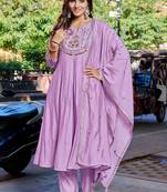 Women Mul Chanderi with thread work & Khatli Work Kurta With Trouser & With Dupatta