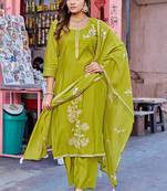 Women Mul Chanderi with thread work & Khatli Work Kurta With Trouser & With Dupatta
