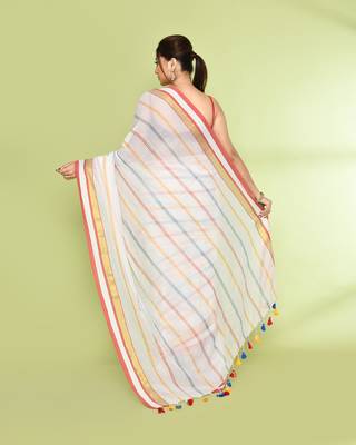 Women's white embellished checked cotton saree 4