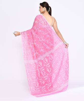 Women's pink embellished cotton blend jamdani saree 4