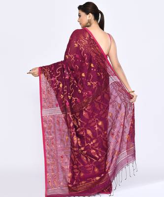 Women's pink embellished cotton blend jamdani saree 4
