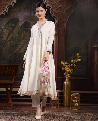 dewdrop fringe baby pink & ivory velvet beaded potli 3
