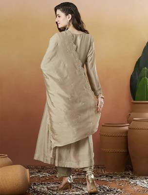 Cream vichitra silk thread embroidered with sequins work kurta pant set 4