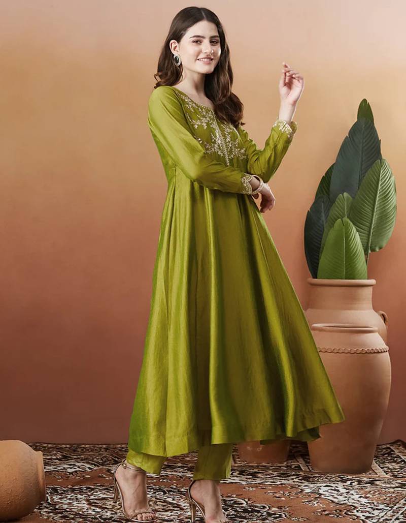 Mehendi vichitra silk thread embroidered with sequins work kurta pant set