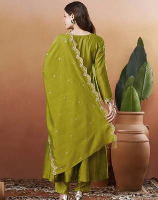 Mehendi vichitra silk thread embroidered with sequins work kurta pant set 4