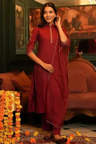 Floral embroidered green round neck pure cotton kurta set with trouser & dupatta