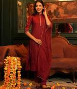 Floral embroidered green round neck pure cotton kurta set with trouser & dupatta