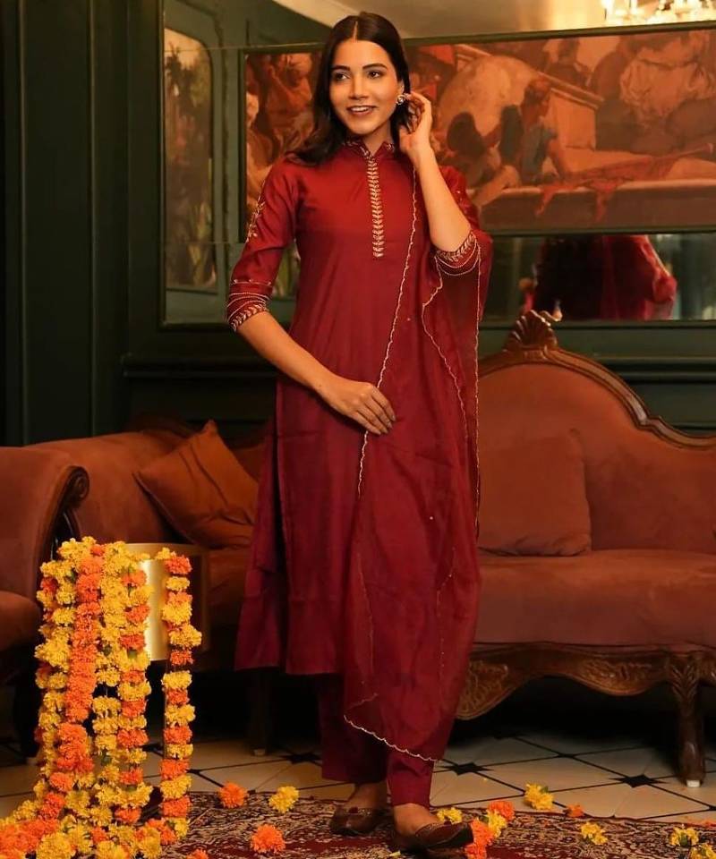 Floral embroidered green round neck pure cotton kurta set with trouser & dupatta