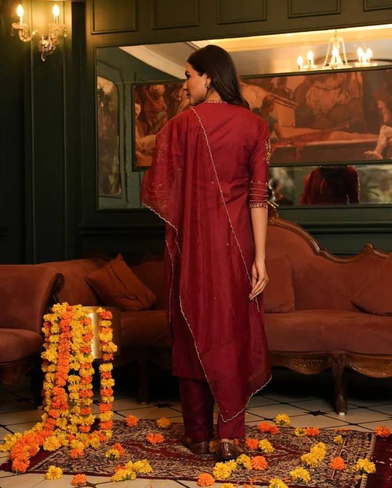 Floral embroidered green round neck pure cotton kurta set with trouser & dupatta