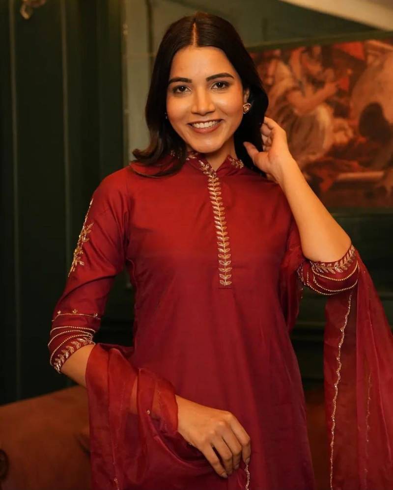 Floral embroidered green round neck pure cotton kurta set with trouser & dupatta