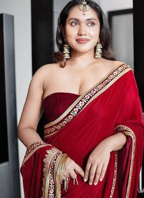 Red 9000 velvet with embroidered work saree with unstitched blouse 1