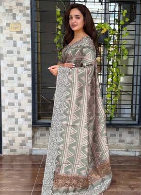 Grey kashmiri style digital printed saree with unstitched blouse 4