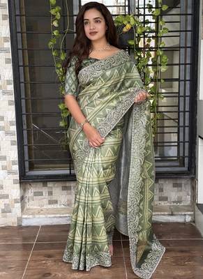 Pista kashmiri style digital printed saree with unstitched blouse 1