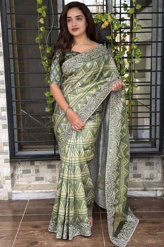 Pista kashmiri style digital printed saree with unstitched blouse