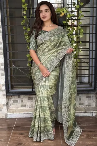 Pista kashmiri style digital printed saree with unstitched blouse