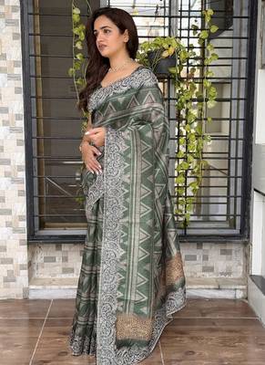 Green kashmiri style digital printed saree with unstitched blouse 3