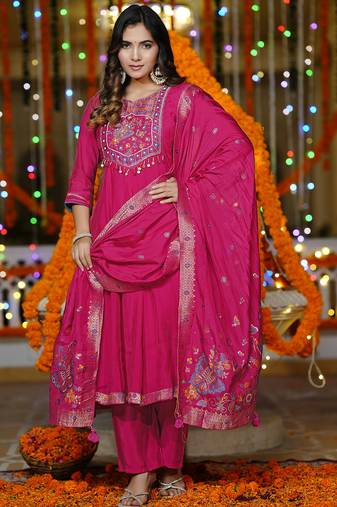 Women Mul Chanderi & Khatli Work Kurta With Trouser & With Dupatta