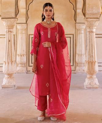Pink embroidered silk kurta set 1