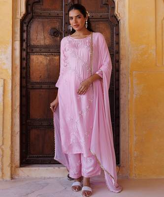Pink embroidered silk kurta set 1