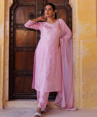 Pink embroidered silk kurta set 2