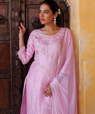 Pink embroidered silk kurta set 3