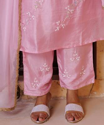 Pink embroidered silk kurta set 5