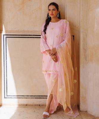 Pink embroidered silk kurta set 2
