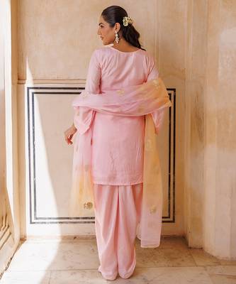 Pink embroidered silk kurta set 4