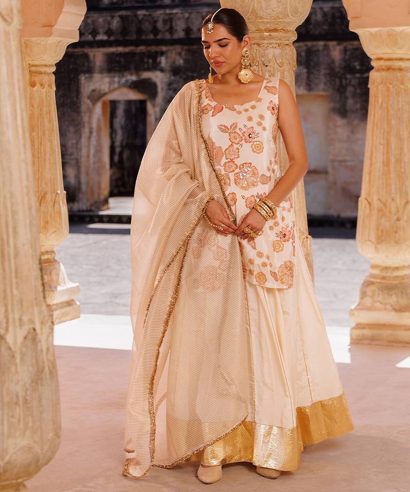 Ivory embroidered crepe kurta set