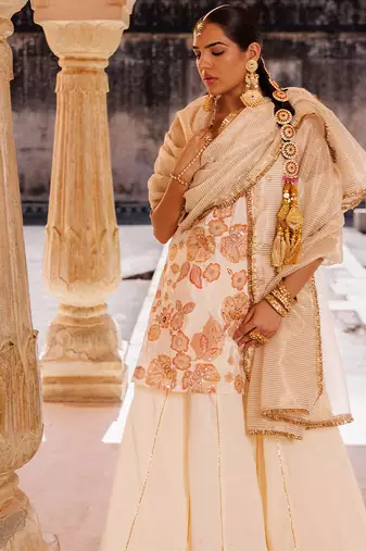 Ivory embroidered crepe kurta set