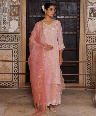 Pink embroidered silk kurta set 1