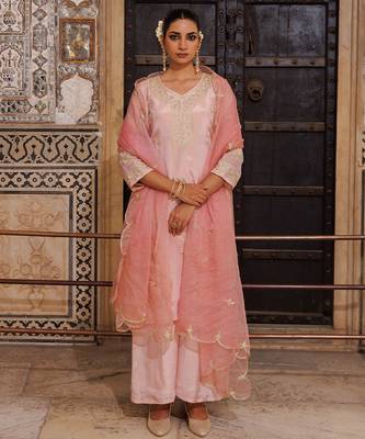 Pink embroidered silk kurta set 2