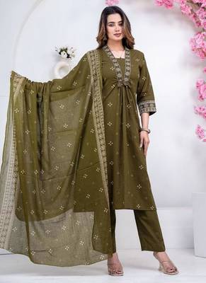 Floral embroidered green round neck kurat set with trouser & dupatta 1