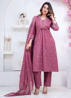 Floral embroidered pink round neck kurat set with trouser & dupatta 2