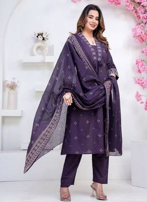 Floral embroidered blue round neck kurat set with trouser & dupatta 2