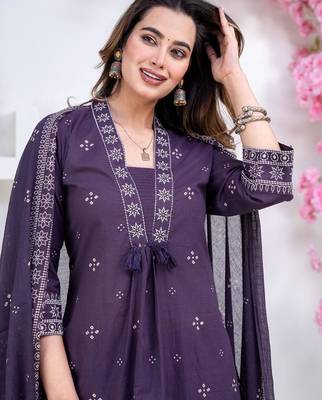 Floral embroidered blue round neck kurat set with trouser & dupatta 3