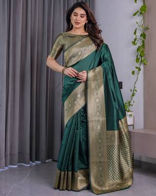Green Color Zari Woven Banarasi Art Silk Saree 2