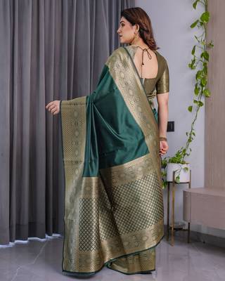 Green Color Zari Woven Banarasi Art Silk Saree 5